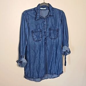 Maurices chambray denim half button down long sleeve shirt size Medium EUC